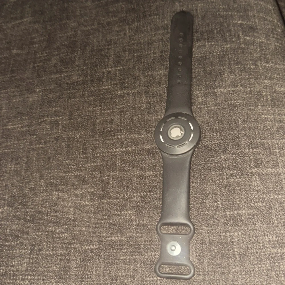 Apple Air Tag & Adjustable Band (Black) - Picture 1 of 2